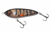 ABU GARCIA SVARTZONKER MCTRACER 12.5CM 69G on uusi innovaatio jerkki ja swim vieheiden maailmaan. Sillä on upea liukuva uinti jolla voi kalastaa lukemattomilla eri tavoilla. Tämä haukiviehe uutuus antaa saalista takuuvarmasti